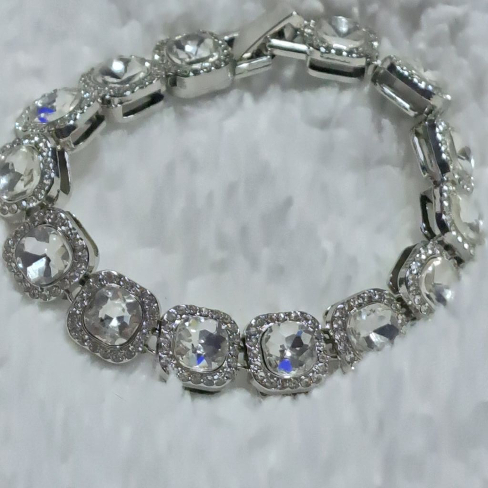 Women's Bracelet Silver Rhinestone 9 Inch - Picture 3 of 4